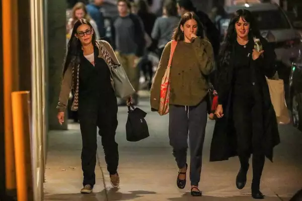 Demi Moore, Scout Willis, Rumer Willis