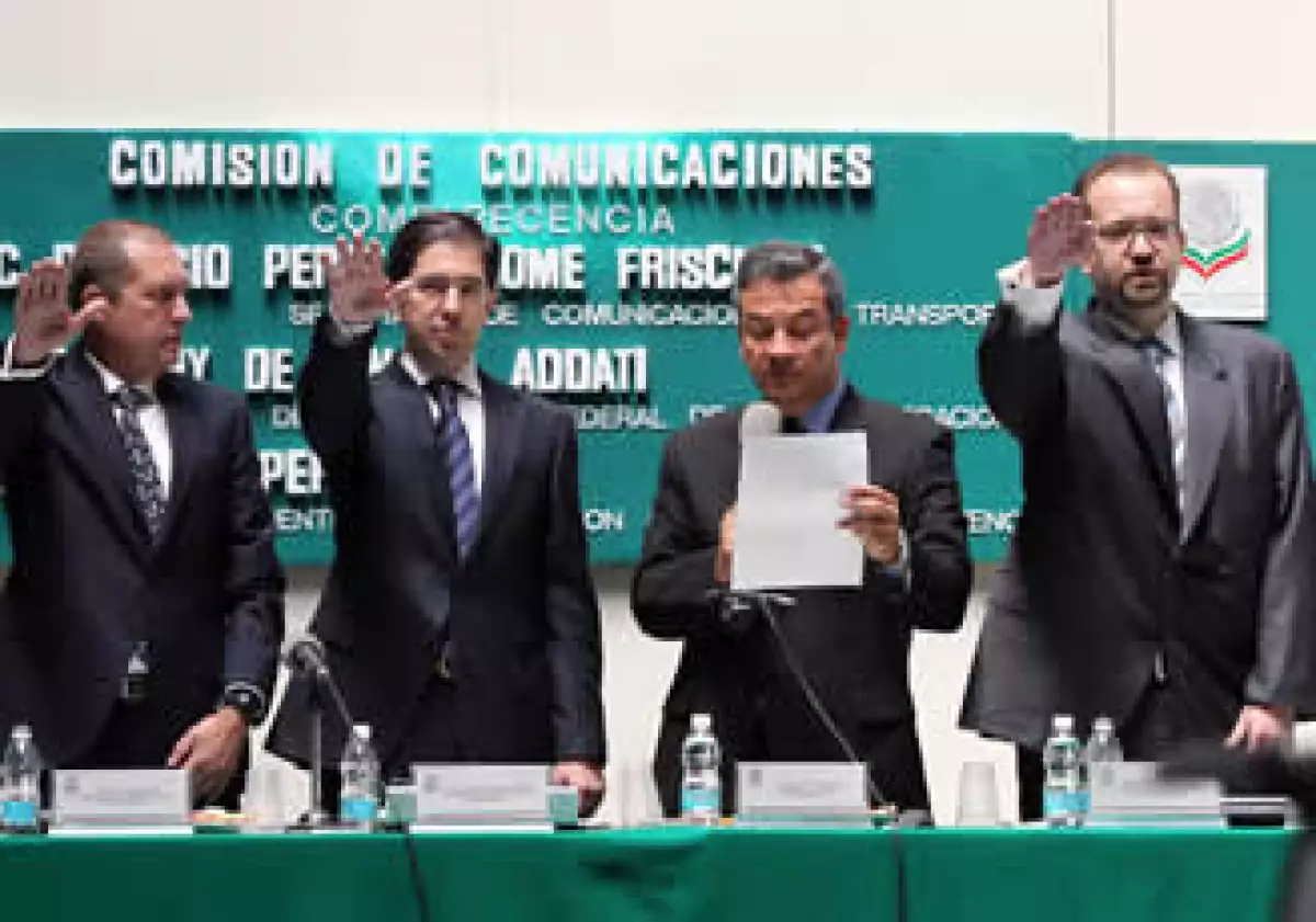 Eduardo Pérez Motta, Dionisio Pérez Jácome y Mony de Swaan respondieron a los cuestionamientos de los legisladores. (Foto: Notimex)
