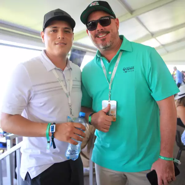 Giovanni Contreras y Shaun Collins 