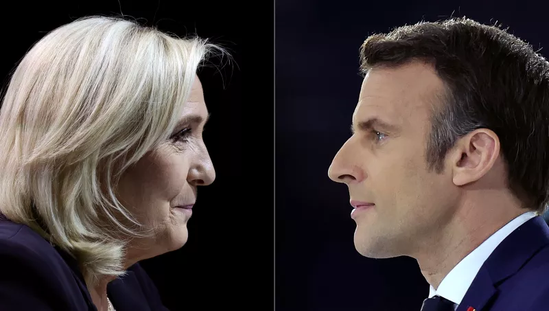 Cominación de imágenes que muestra dos retratos de los candidatos que participarán en la segunda vuelta de las elecciones presidenciales en Francia: Marine Le Pen y Emmanuel Macron. 