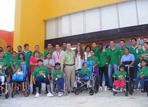 Anahí con Manuel Velasco de visita en el CRIT de Tuxtla Gutiérrez.