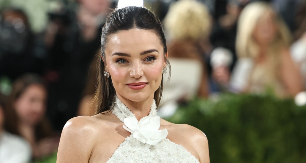 Ni huevitos ni jugo verde: Miranda Kerr desayuna venado y bisonte, por razones de salud