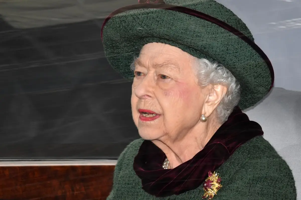En esta foto de archivo tomada el 29 de marzo de 2022, la reina Isabel II de Gran Bretaña se va después de asistir a un servicio de Acción de Gracias para el príncipe Felipe, duque de Edimburgo de Gran Bretaña, en la Abadía de Westminster en el centro de Londres.
