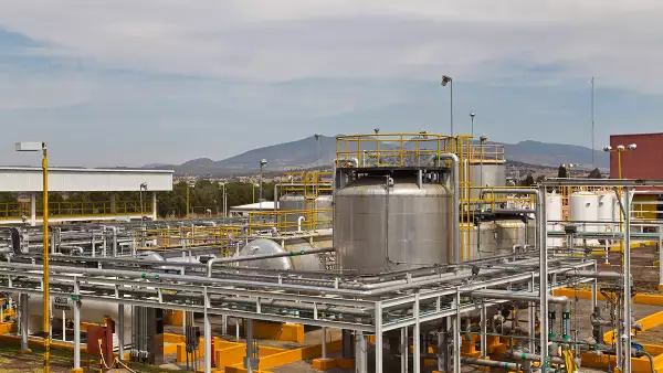 Los precios del petróleo han retrocedido más de 50% desde mediados de 2014. 