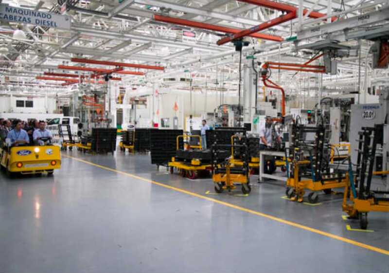 Ford coloca la primera piedra de su nueva planta en Chihuahua