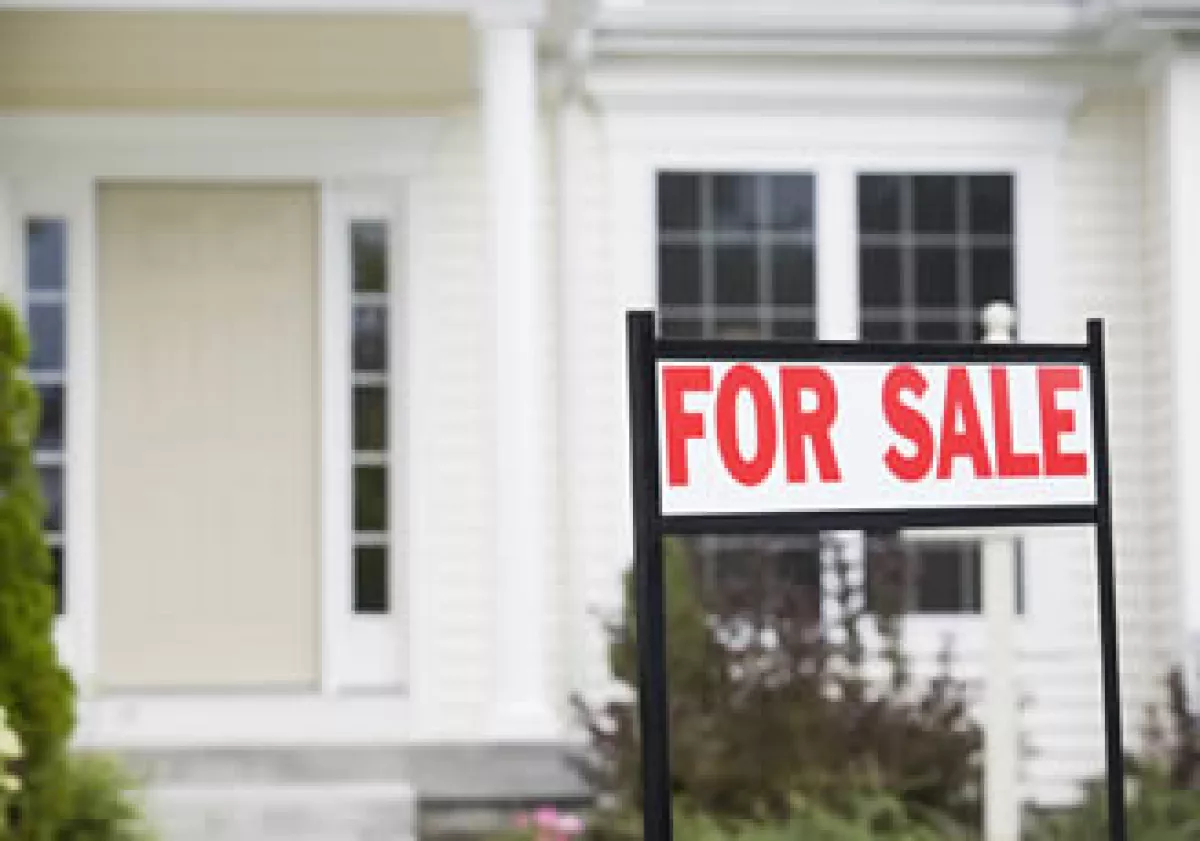 El precio medio de una vivienda bajó un 5.9% frente a marzo del año anterior, a 159,600 dólares. (Foto: AP)