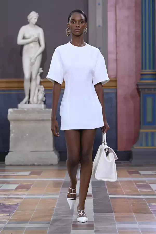 valentino-prendas-minimalistas.jpg