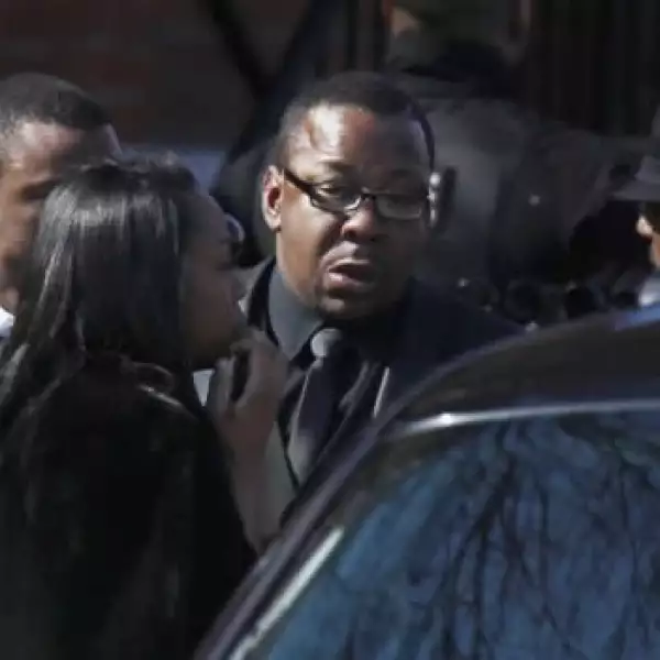 bobby brown en el funeral de whitney