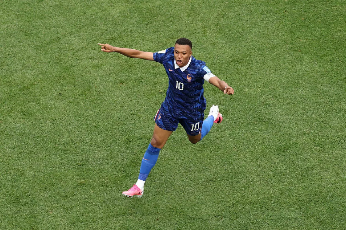 mbappe carrera por la bota de oro .png
