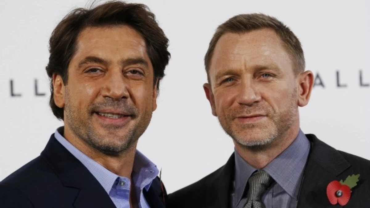 Javier Bardem y Daniel Craig posan en la presentación de James Bond