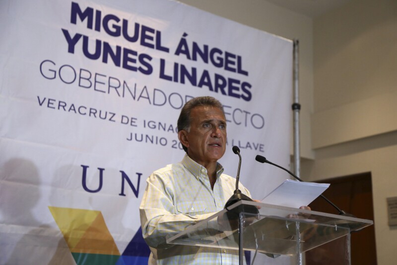Miguel Ángel Yunes Linares, de la alianza PAN-PRD,señaló que las acciones del actual mandatario, Javier Duarte, ponen en riesgo la estabilidad social en la entidad.