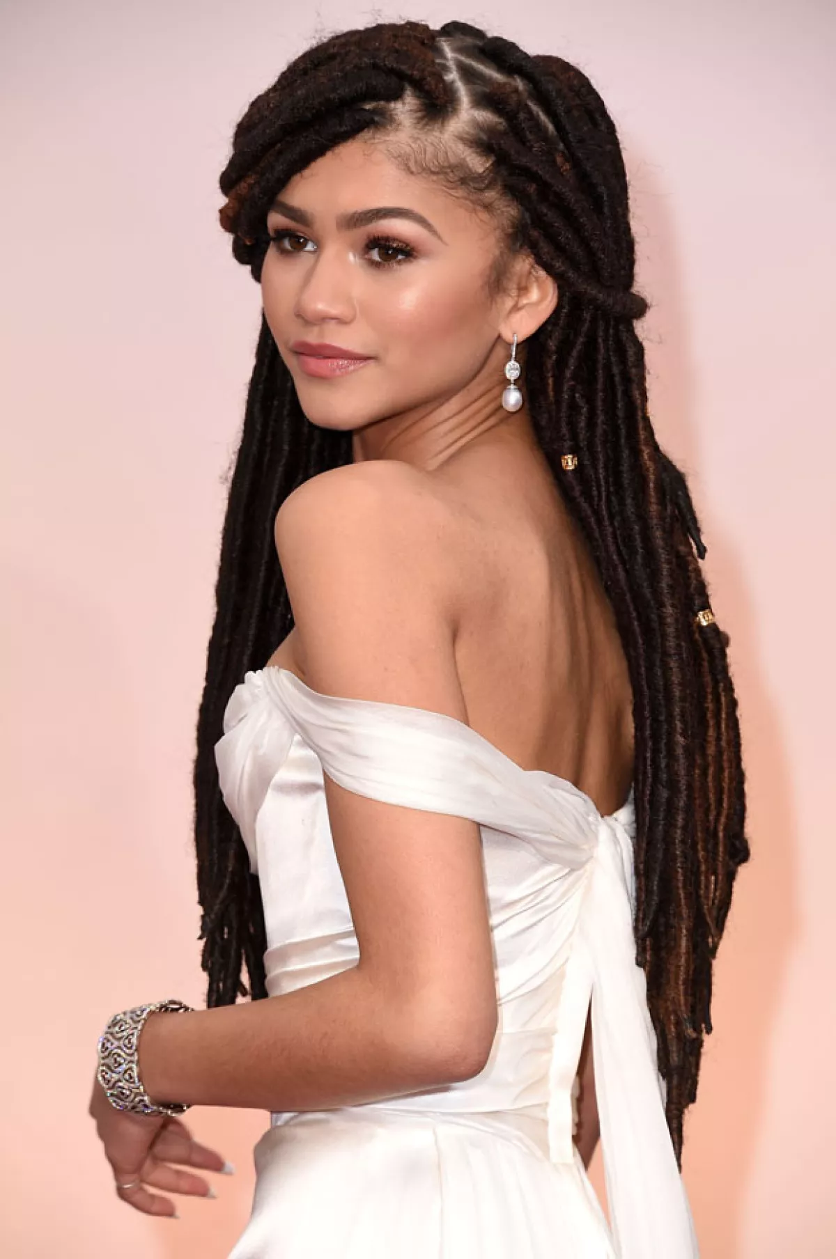 Este es el look de Zendaya que Giuliana Rancic criticó la noche del Oscar.