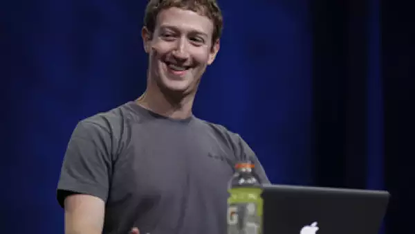 En 2011, el negocio de Zuckerberg llegó a los 800 millones de usuarios y fue valorado en 50,000 millones de dólares. (Foto: AP)