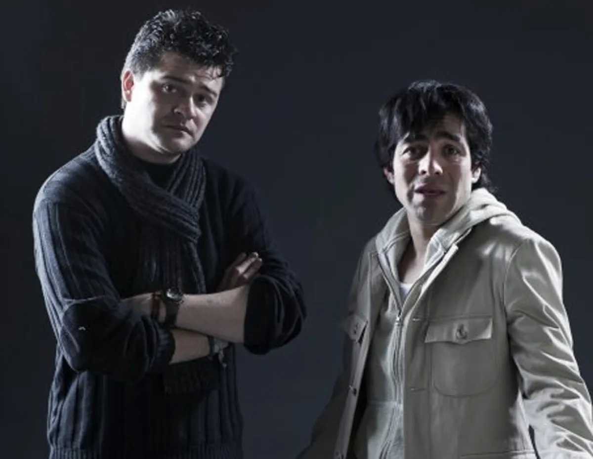 Francisco Padilla y Omar Chaparro durante una sesión fotográfica de "Suave Patria".