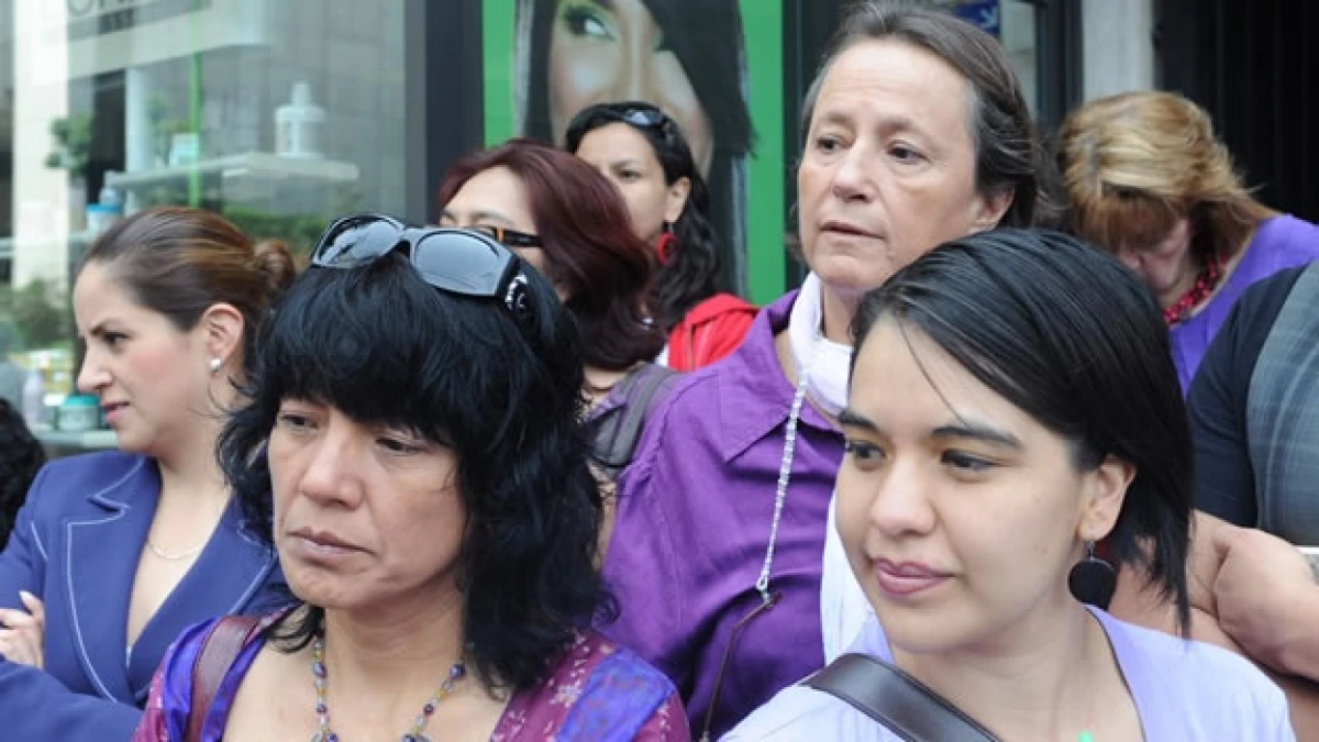 Un grupo de mujeres se manifiestan contra la legalidad del aborto