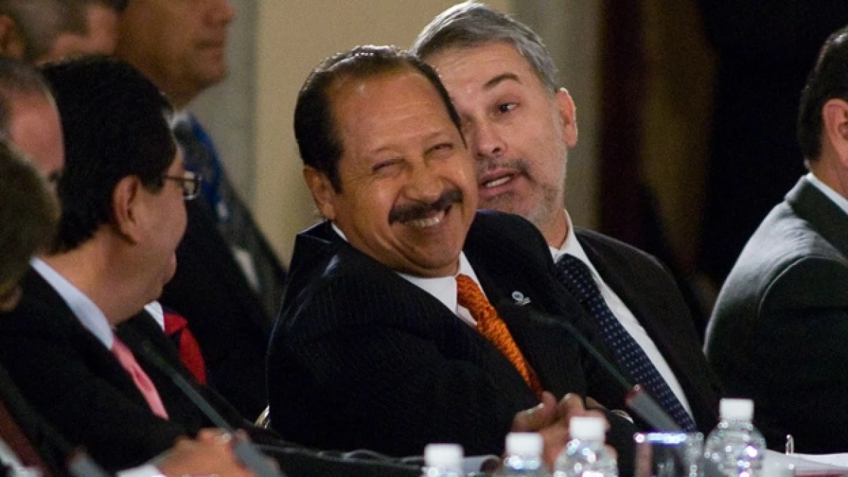 leonel godoy gobernador de michoacan y senador