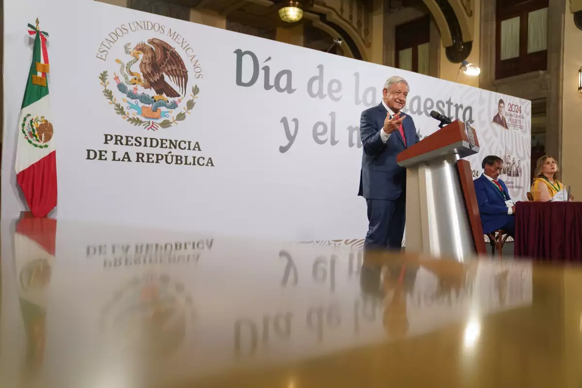 Maestros serán atendidos gratis en más de 600 hospitales del IMSS-Bienestar: AMLO