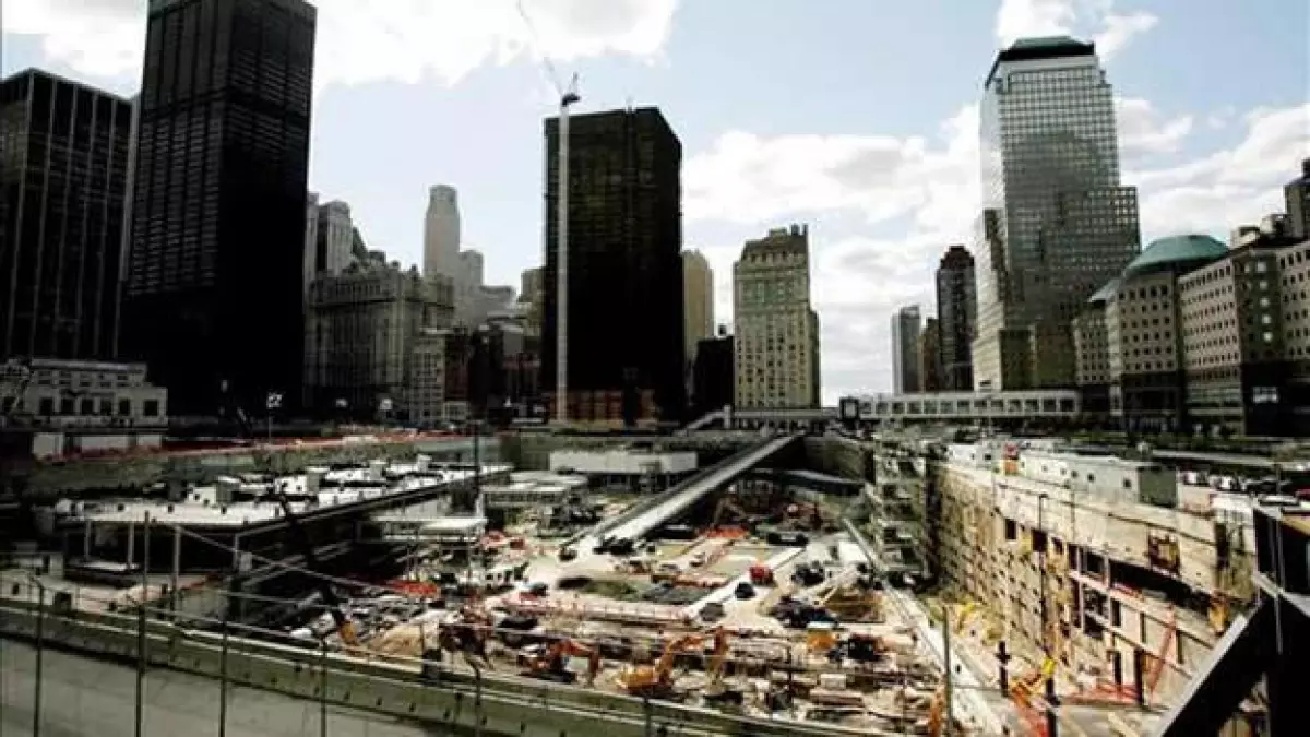 Fotografía de archivo del 23 de octubre de 2006 que muestra una vista de la "zona cero" de Manhattan, Nueva York.La Comisión de Preservación de Monumentos Históricos de Nueva York rechazó hoy por unanimidad la calificación de "histórico" para un edificio