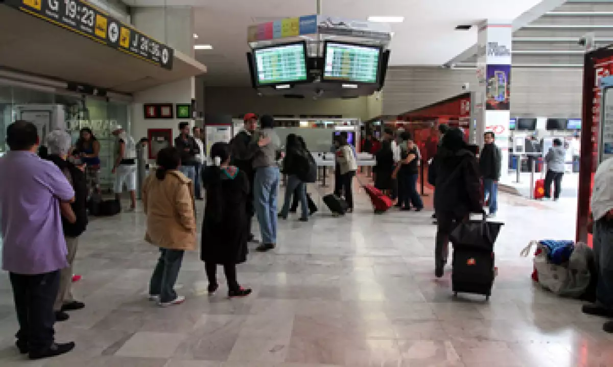 En 2013, el AICM aceptó 389,226 operaciones, 14% más que su capacidad máxima. (Foto: Notimex)