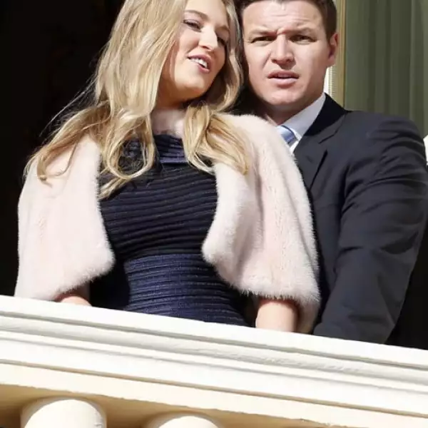 Gareth Wittstock, hermano de Charlene, y su novia Roysin Galvin, fueron invitados al especial momento.