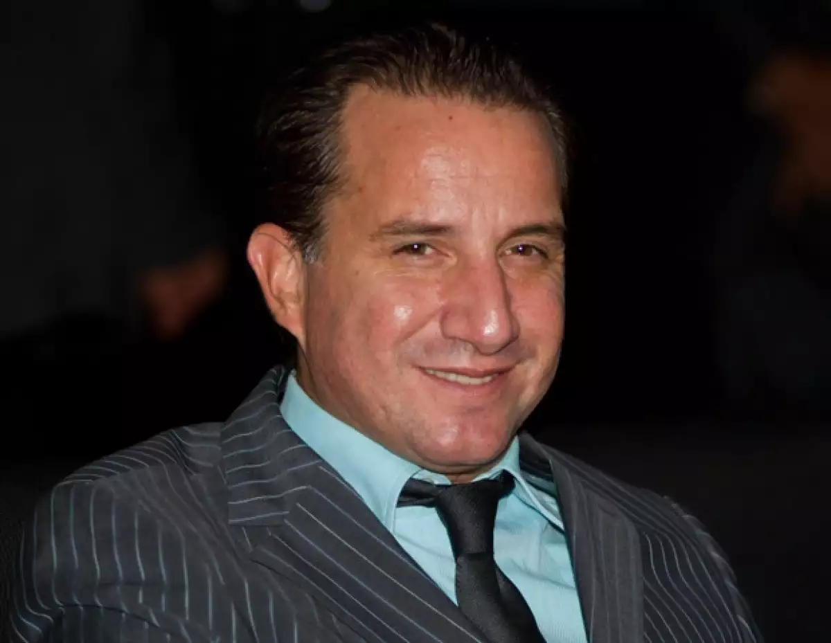 El actor aseguró que le gustaría tener un hijo con su actual pareja Ximena del Toro, sin embargo, será algo que tendrá que esperar pues considera que ella es muy joven para ser madre.