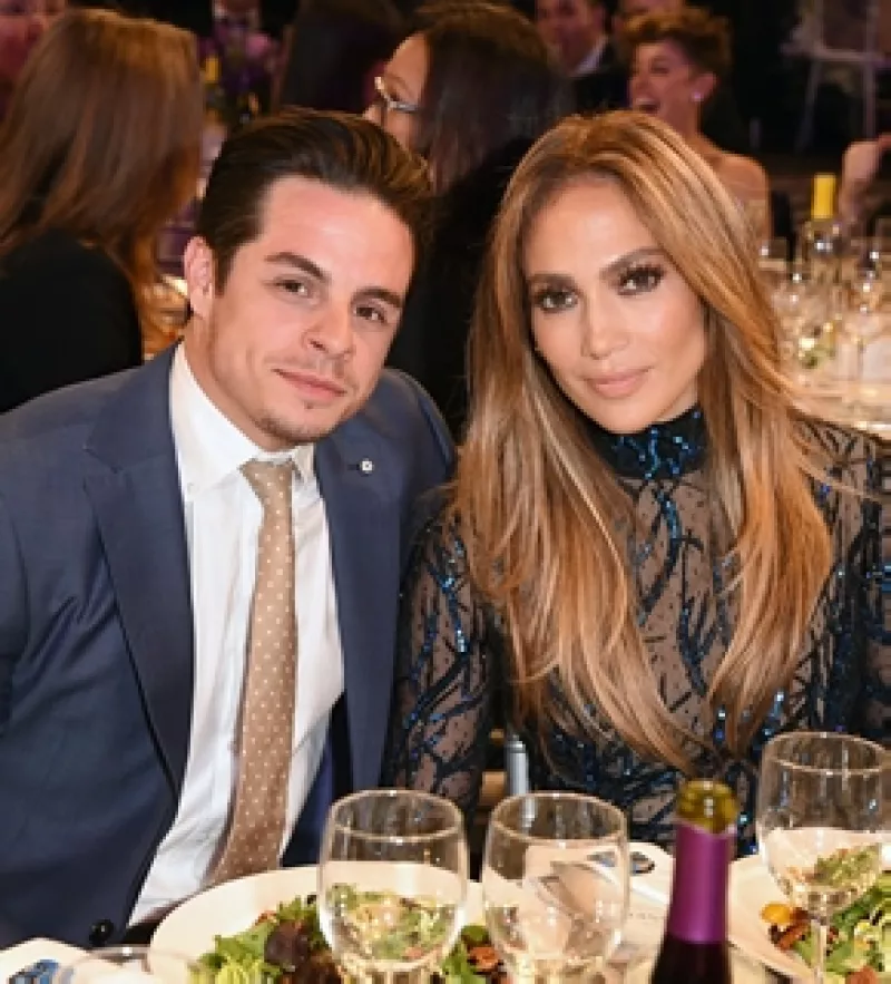 Parece que a pesar de que la cantante está muy dolida por que su novio la ha humillado públicamente, aún tiene fuertes sentimientos hacia él.