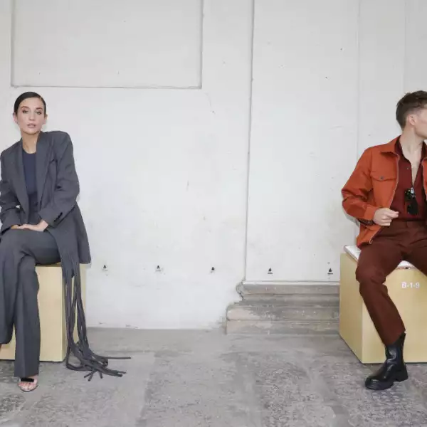 Maria Pedraza y Juajo Almeida Boss - Front Row - Milan Fashion Week Spring/Summer 2021