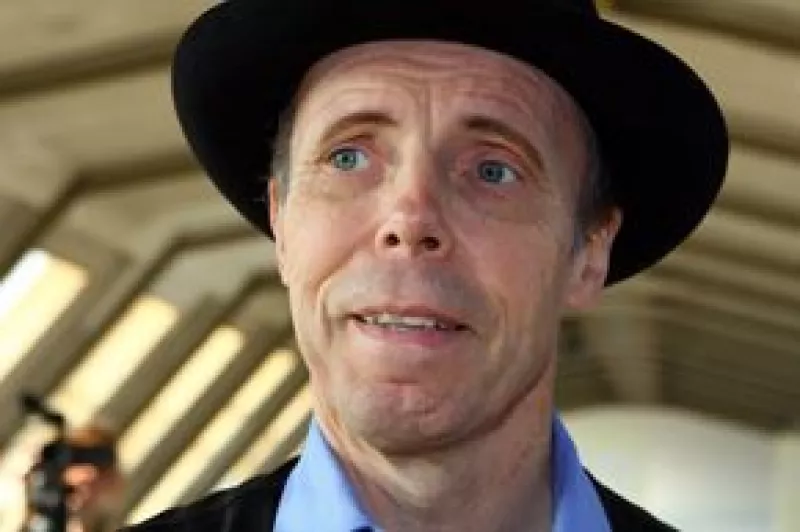 El profesor alemán Gunther von Hagens reveló que el cantante está interesado en que su cadáver, el día que fallezca, sea tratado por su equipo.