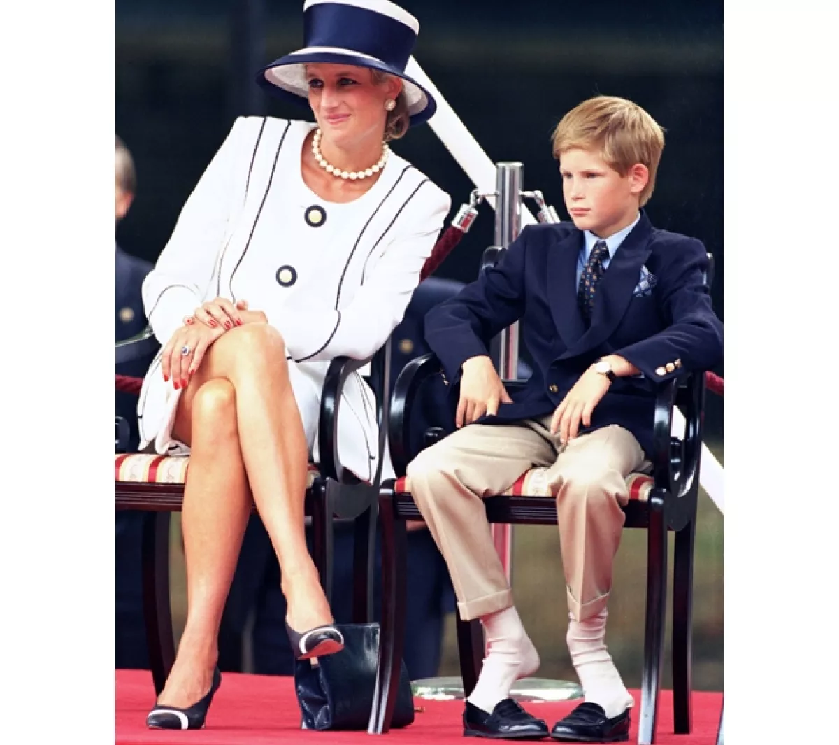 El príncipe Enrique era el más apegado a Lady Di, por lo que su rebeldía tuvo mucho que ver con la pérdida de su querida madre.
