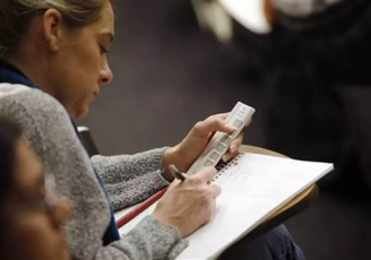 Estudios detectaron que los estudiantes que usan ‘clickers’ asisten más a clase. (Foto: AP)