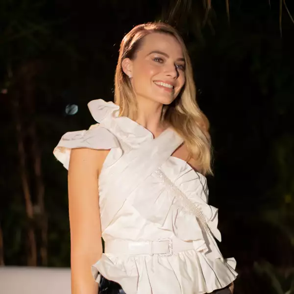 Margot ROBBIE_Gabrielle CHANEL Essence_Dinner_Hosted by Margot ROBBIE_September_12th.jpg