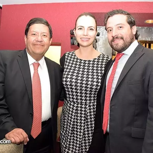 Héctor Ortiz,Daniela Loera y Ángel Ross.