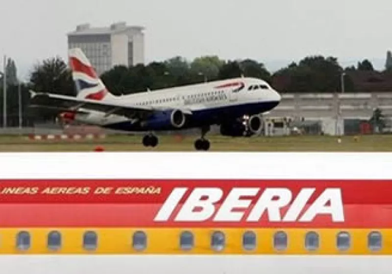 Los consejos de administración de Iberia y British Airways se reunieron para estudiar la posible fusión de ambas compañías. (Foto: AP)