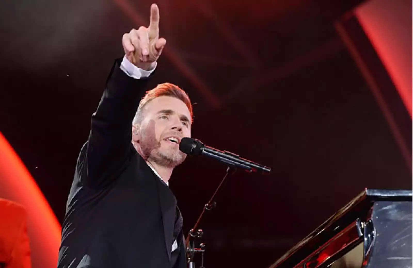 Gary Barlow fue uno de los artistas que actuó interpretando su tema