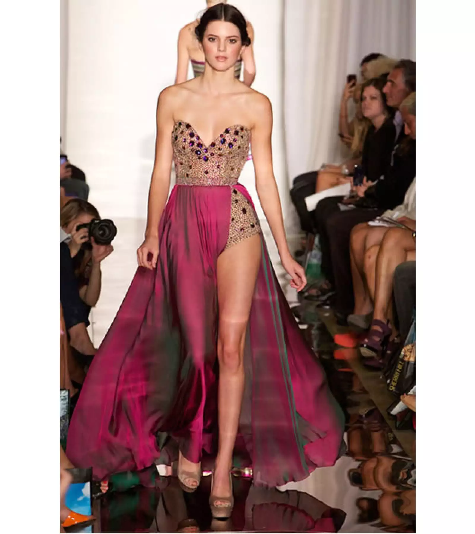 La primera pasarela que caminó Kendall fue para la marca de vestidos Sherri Hill.