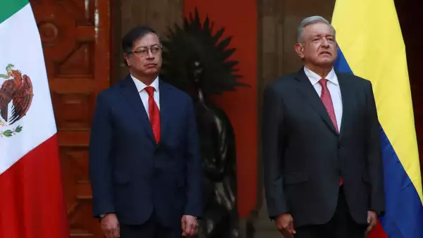 FILE PHOTO: Mexico's President Andres Manuel Lopez Obrador and his Colombian counterpart Gustavo Petro attend an official welcoming ceremony, at National Palace in Mexico City, Mexico November 25, 2022. REUTERS/Henry Romero/File Photo