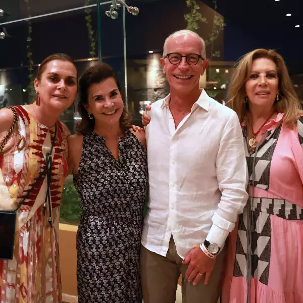 Mónica Romo, Mónica Arriaga, Eduardo y Regina Borja