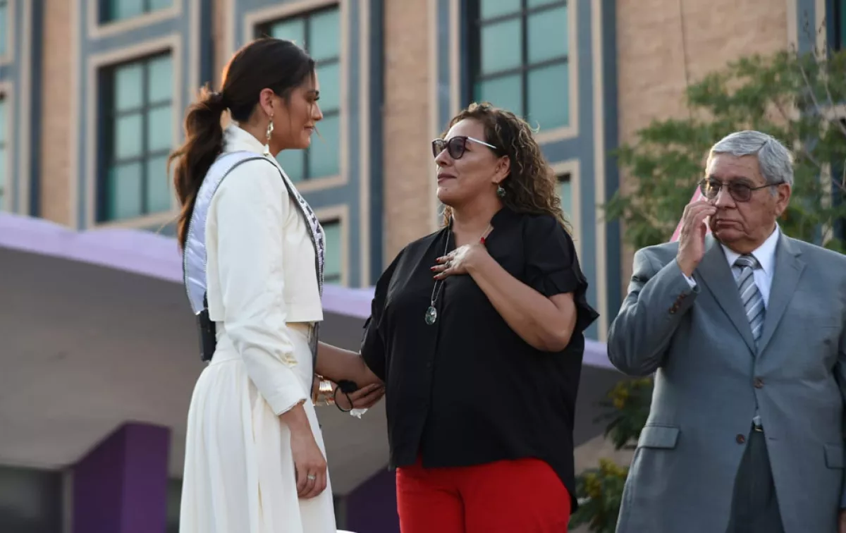 La Miss Universo mexicana Andrea Meza se reúne con familiares de víctimas del crimen organizado