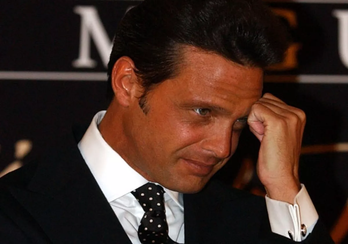 El cantante ha tenido muchas mujeres, pero ninguna de sus novias `oficiales´ ha declarado sobre su relación con `El Sol´