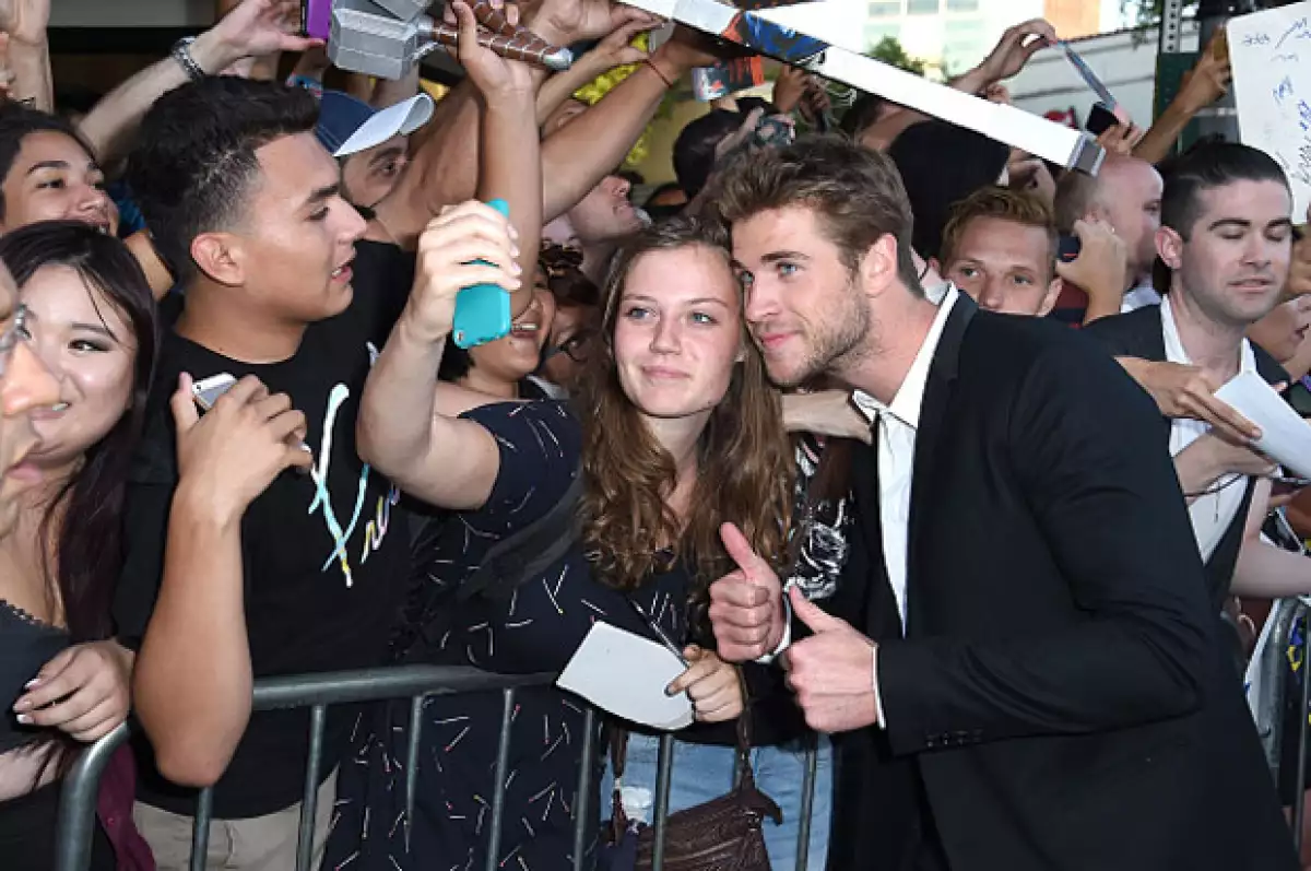 Liam se mostró muy complaciente con sus fans, quienes estaban extasiadas ante la presencia del trío Hemsworth.