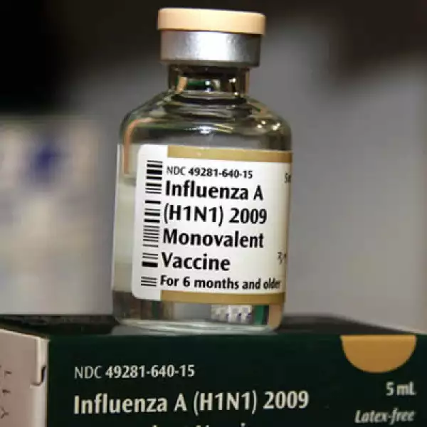 El gobierno de Colima cesó a tres funcionarios de la Secretaría de Salud del Estado después de que se perdieran más de 2,500 vacunas contra la Influenza AH1N1 a causa de negligencia.