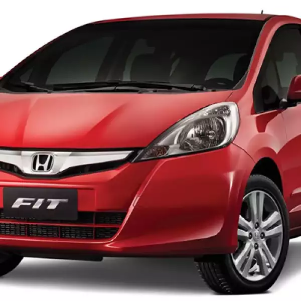 La automotriz renueva su modelo Fit, con un nuevo diseño en la parrilla, fascia frontal, faros, calaveras y rines.