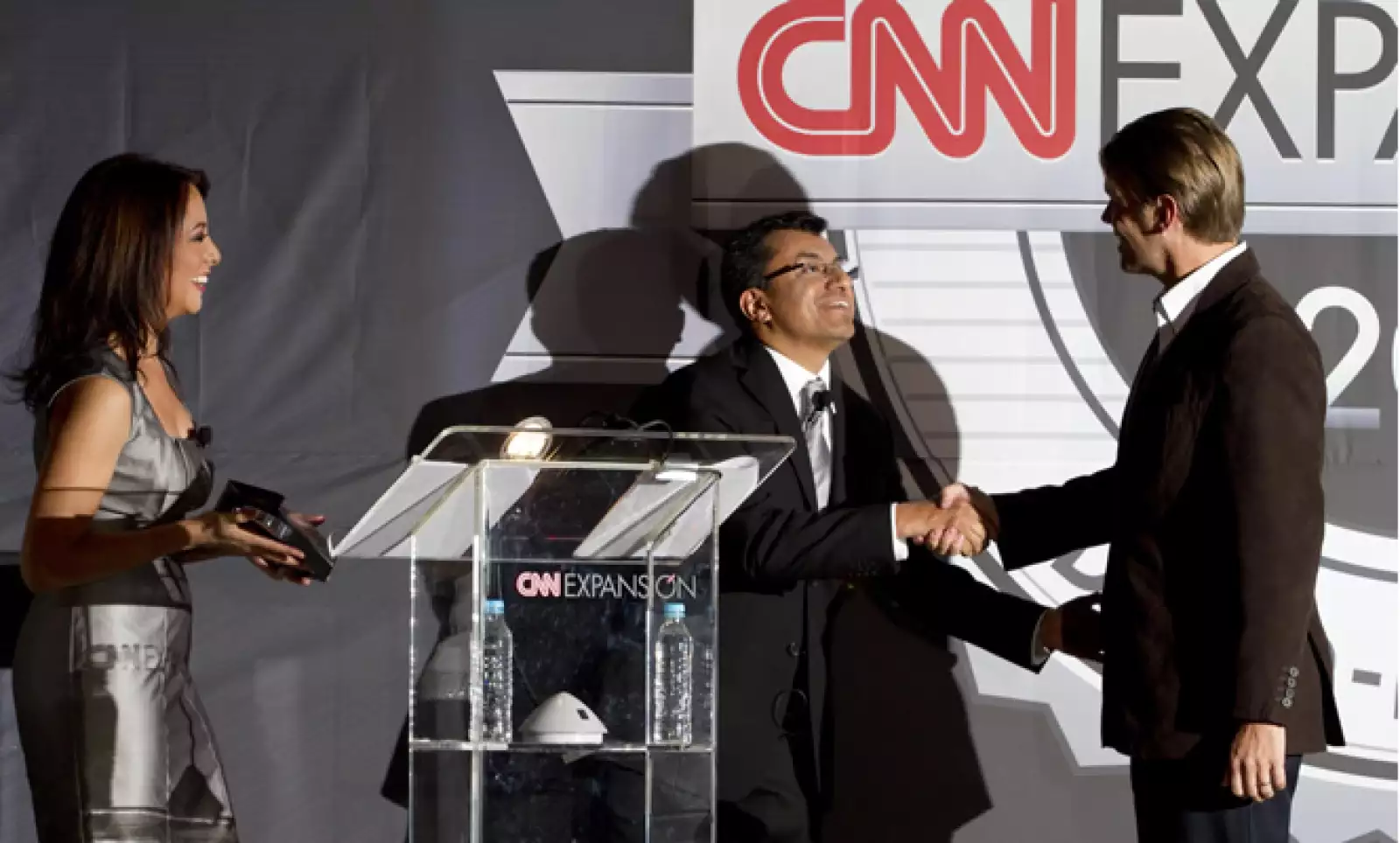 La aerolínea Volaris ganó dentro de la categoría ‘Turismo’. Holger Blankestein, director comercial, aceptó el premio.