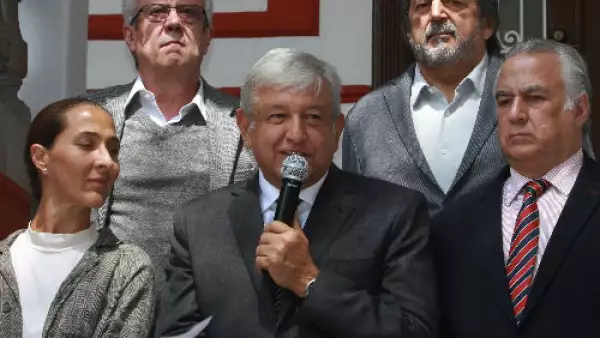 Andr�s Manuel L�pez Obrador e integrantes de su futuro gabinete