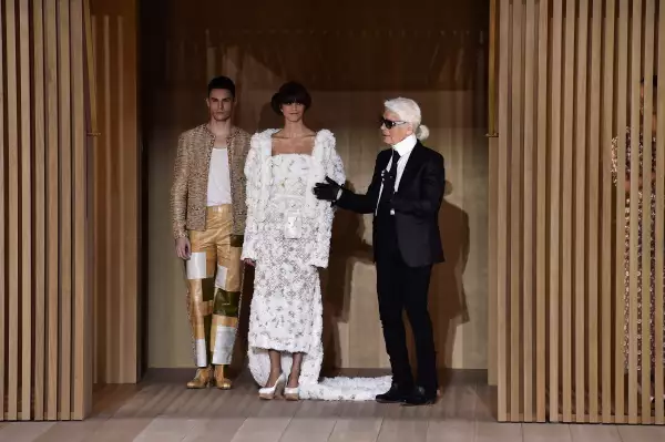 Chanel : Runway - Paris Fashion Week - Haute Couture Spring Summer 2016
