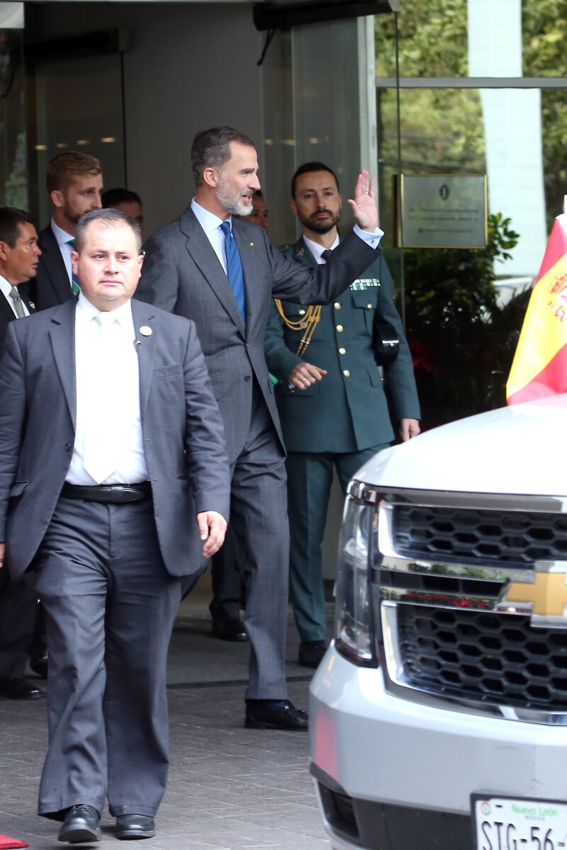 Rey-Felipe-España-sale-de-su-hotel-Polanco-México.jpg