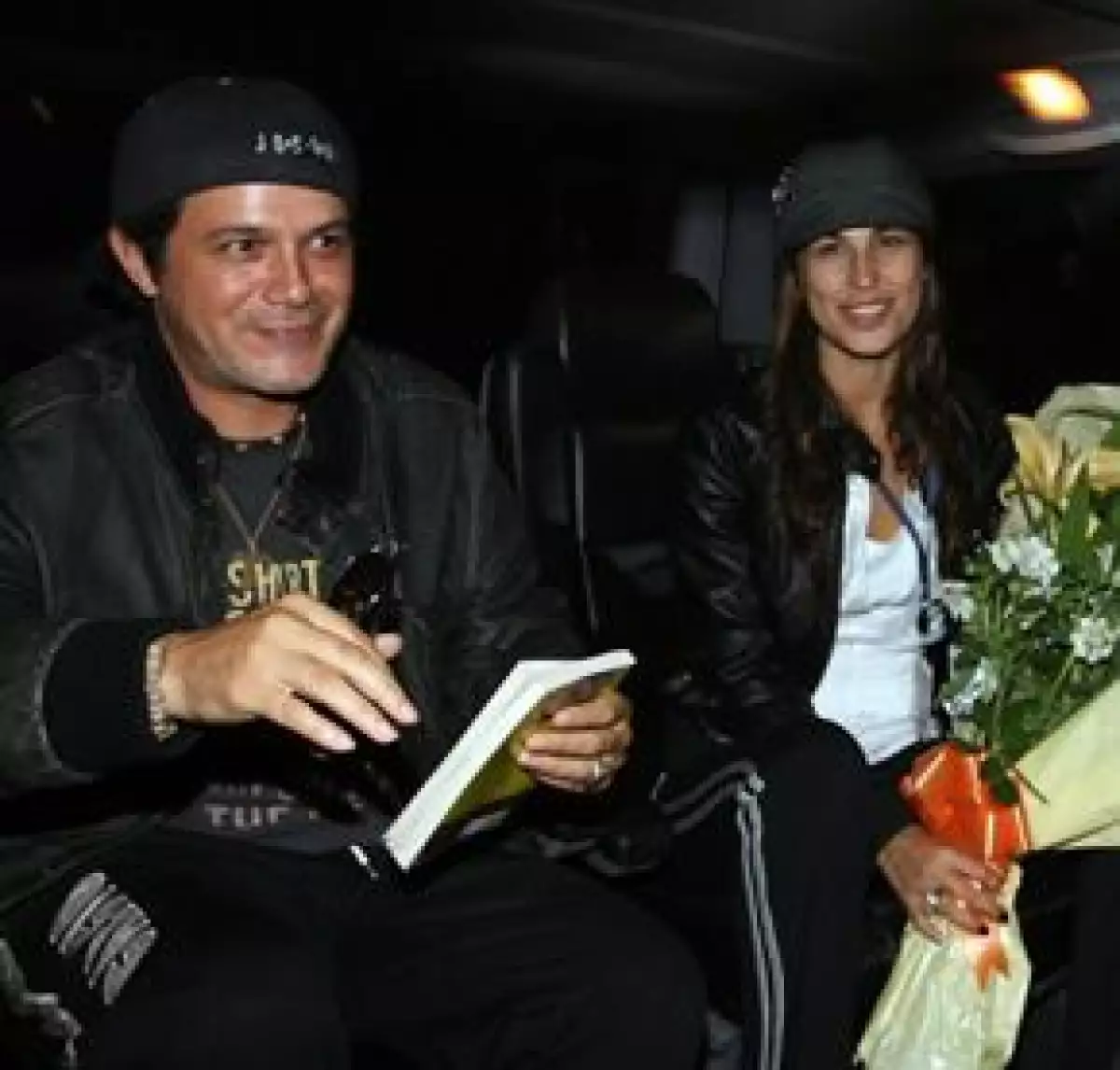 Aunque sus representantes lo niegan, la prensa española asegura que hubo boda.