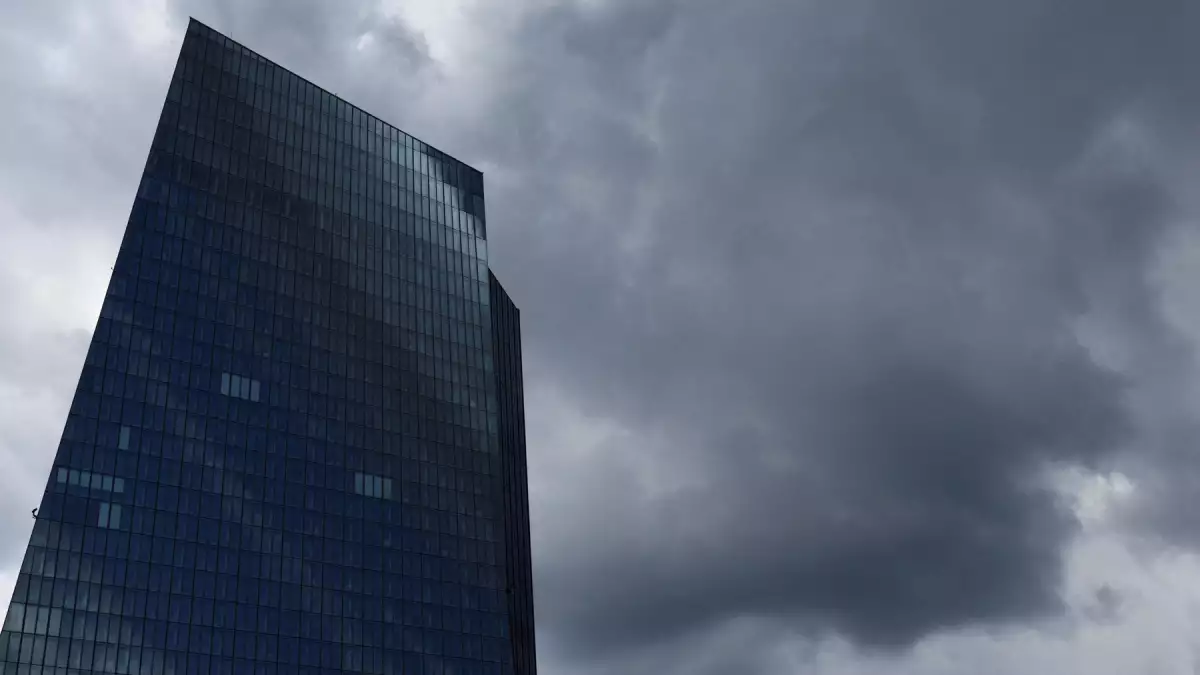 (El logotipo del Banco Central Europeo (BCE) en Fráncfort, Alemania)