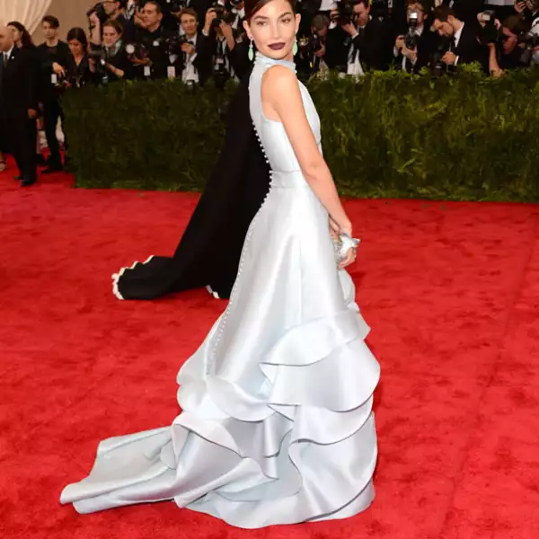 Lily Aldridge en Carolina Herrera.