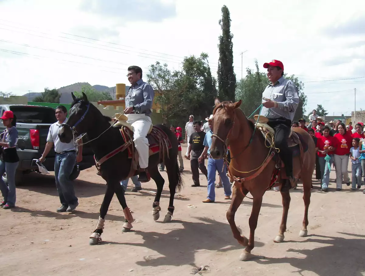 Como parte de su trayectoria política, Ricardo y David han encabezado la gubernatura de Zacatecas y la presidencia municipal de Fresnillo, respectivamente.